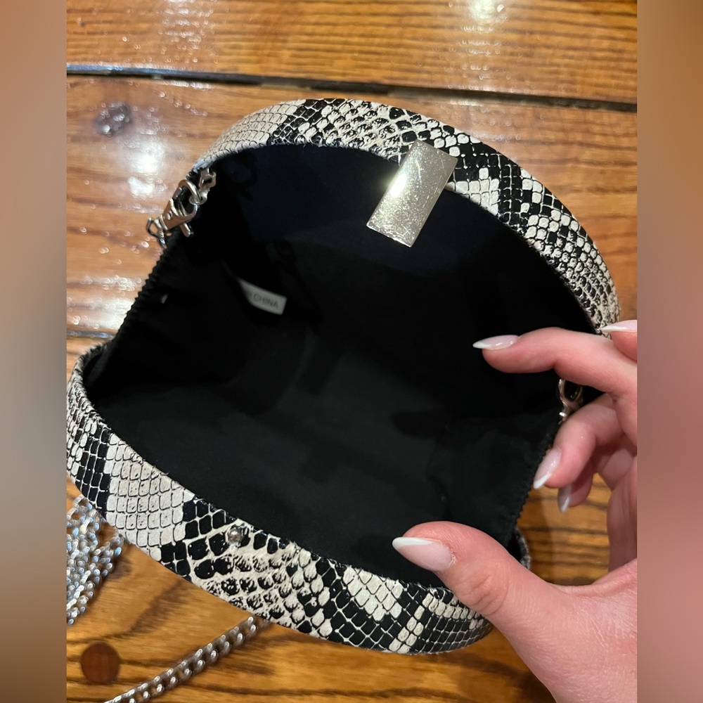 Snakeskin print purse ** NON REFUNDABLE **